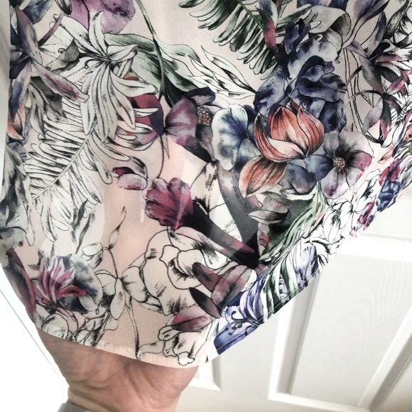Double-Layered H&M Flowered Top - Picture 3 of 7